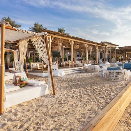 Sofitel Dubai Palm Apartments Exterior foto The beach at the resort