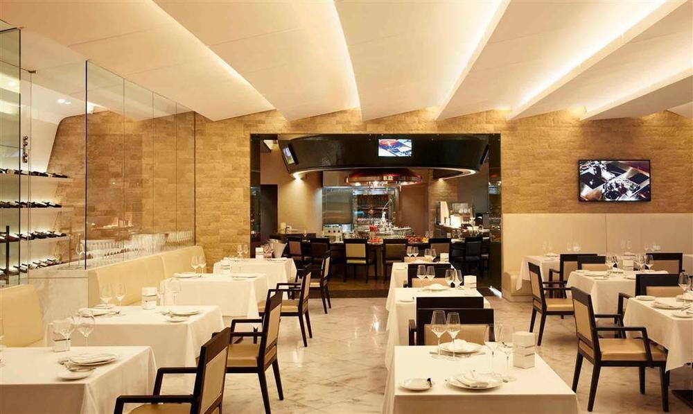 Sofitel Dubai Palm Apartments Restaurante foto The restaurant