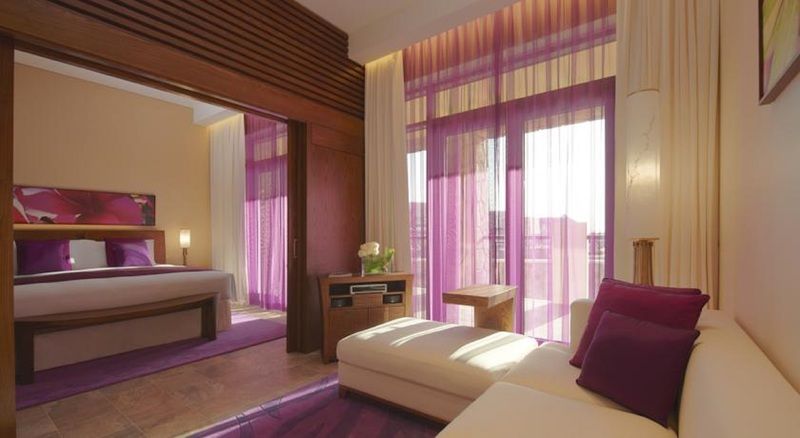 Sofitel Dubai Palm Apartments Exterior foto A bedroom at the hotel