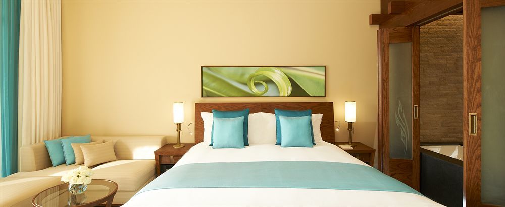 Sofitel Dubai Palm Apartments Exterior foto A bedroom at the hotel